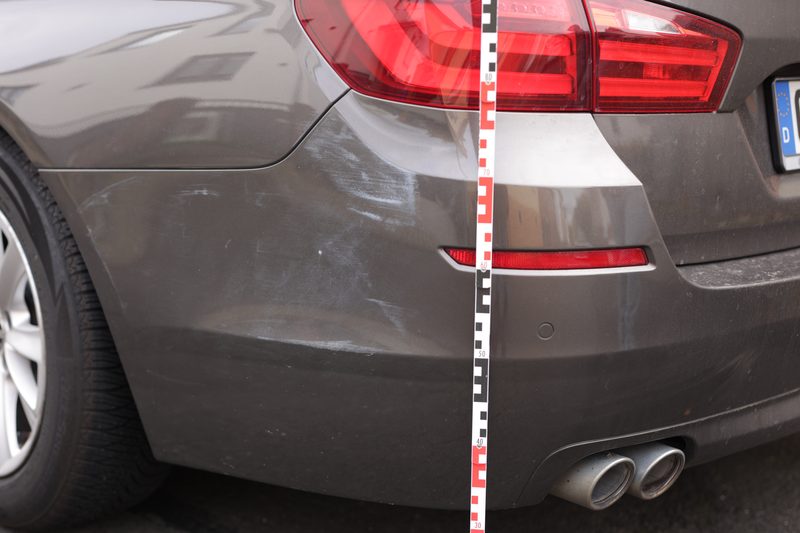 BMW Heck Kratzer mit Messlatte